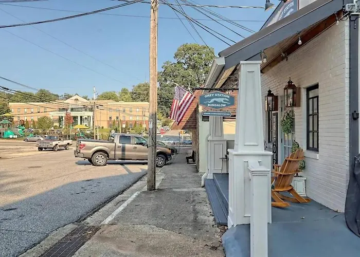 King Bed Bungalow Just Feet From Historic Main Street