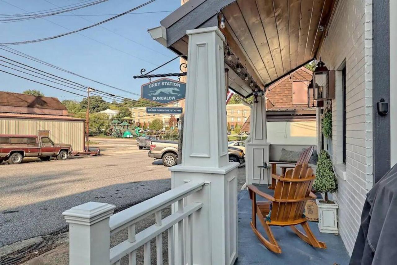 King Bed Just Feet From Historic Main Street Apartment Blue Ridge